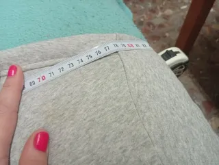 Sudadera Esprit Gris Talla XL. Pequeño agujerito