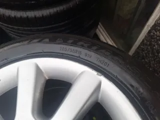 Toyota Corolla moderno - Rueda de repuesto