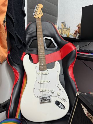 Guitarra Eléctrica Squier Blanca