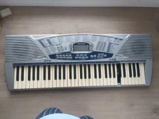 Piano Eléctrico Bontempi.