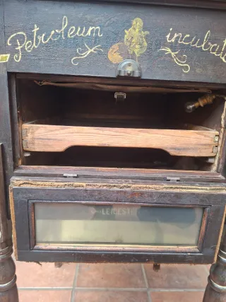 Antigua incubadora petroleo