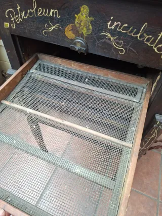 Antigua incubadora petroleo