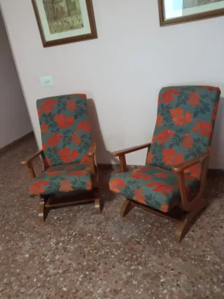 2 Butacas de tela y madera