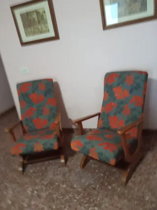 2 Butacas de tela y madera