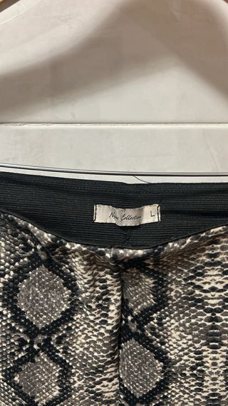 Leggings con estampado animal print tipo serpiente