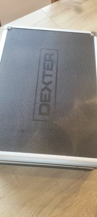 Taladro Bosch con caja de herramientas y tornillos