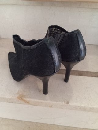 Botines de encaje negro