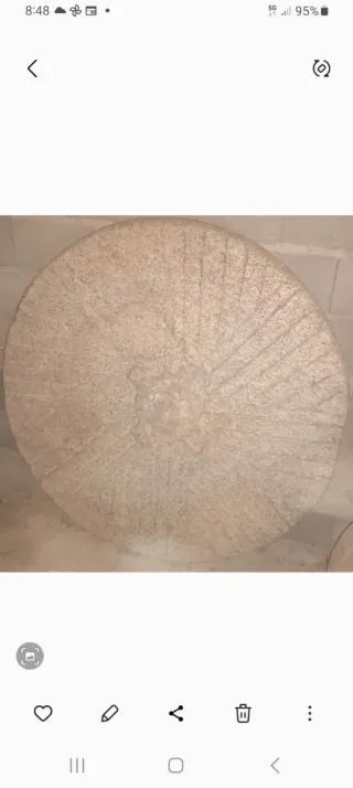 Piedra de molino antigua