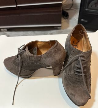 Botines de tacón con cordones