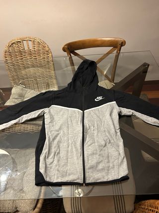 Chaqueta Nike Tech Fleece Negra y Gris