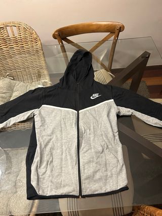 Chaqueta Nike Tech Fleece Negra y Gris