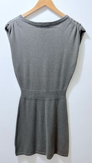 Vestido de punto gris corto