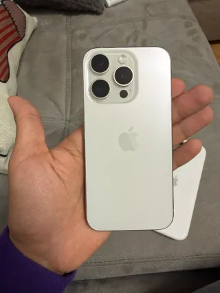 Nintendo Switch + 2 giochi e iPhone 15 Pro