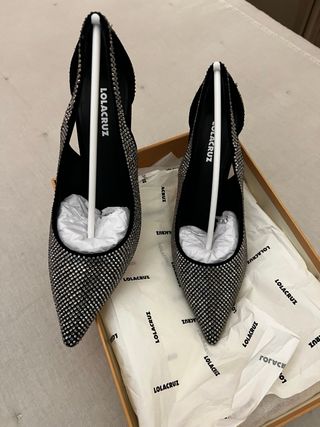 Zapatos Lola Cruz Negros y Plateados