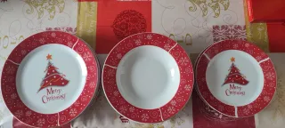 Piatti di porcellana natalizi