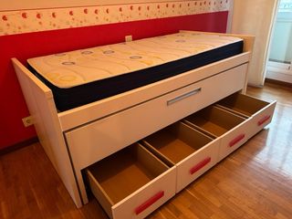 Cama nido con estantería blanca