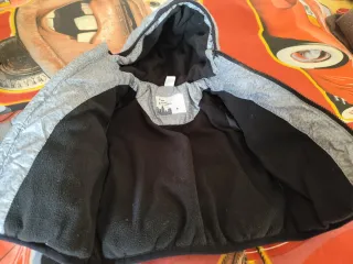 Chaquetón bebé gris con capucha