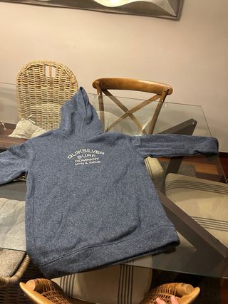 Pack de sudaderas 6 euros cada una.