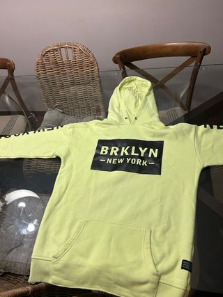 Pack de sudaderas 6 euros cada una.