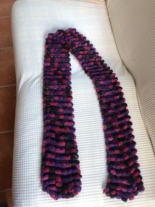 Sciarpa fatta a mano modello pon pon