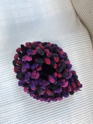 Sciarpa fatta a mano modello pon pon