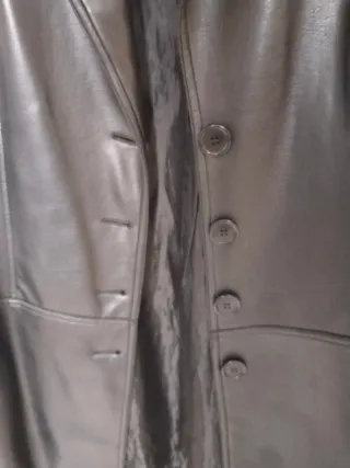 Cazadora larga efecto piel