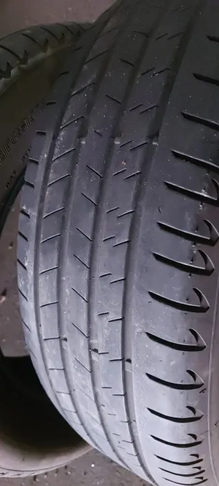 225/60 R18 104W