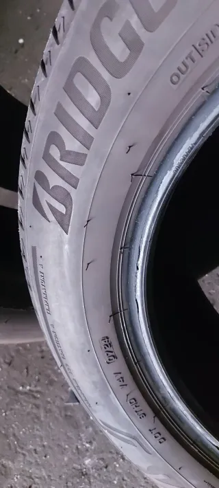 225/60 R18 104W