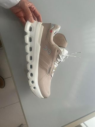 Zapatillas On Running Cloudrunner Beige