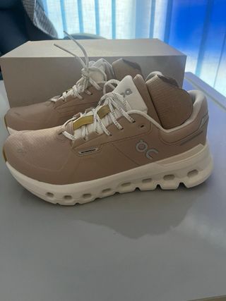 Zapatillas On Running Cloudrunner Beige