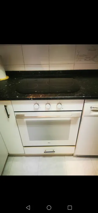 URGE VENDER:Cocina equipada con encimera de marmol