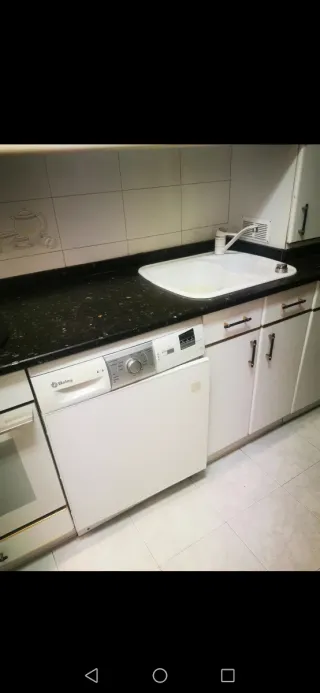 URGE VENDER:Cocina equipada con encimera de marmol