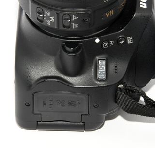 Cámara Nikon D5100 + Lente 18-55mm