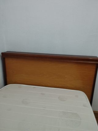 Cómoda de madera con 4 cajones