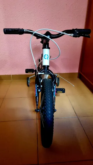 Bicicleta infantil 16" blanca y rosa - Qüer
