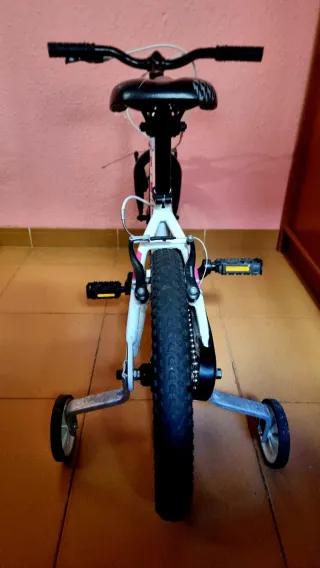Bicicleta infantil 16" blanca y rosa - Qüer