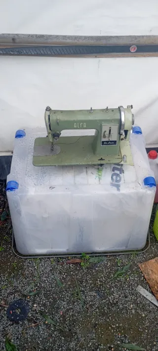 Máquina de coser Alfa verde recogida Huelva