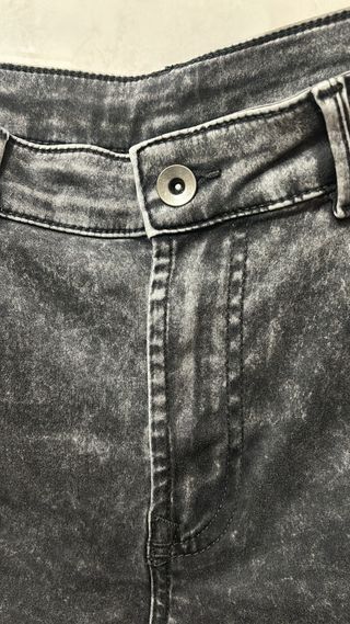 Vaqueros grises efecto lavado