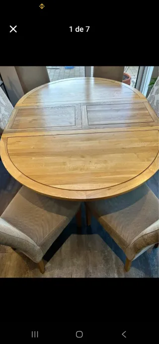 Mesa redonda de madera