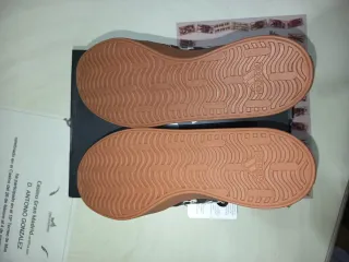 Zapatillas Adidas Marrones con Estampado Leopardo