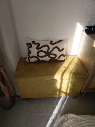 Taburete de almacenaje terciopelo color mostaza