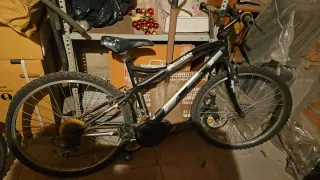 Bicicleta de montaña negra