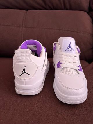 Jordan 4 Morado y Blanco