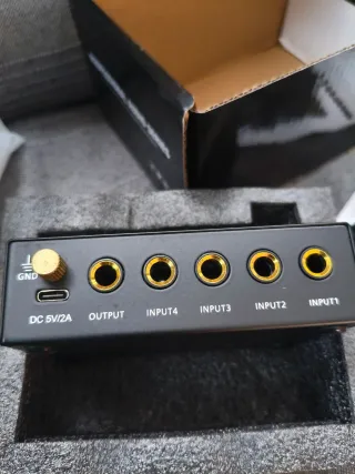 Aveek MIX400 Mini Mixer Audio 4 Canali