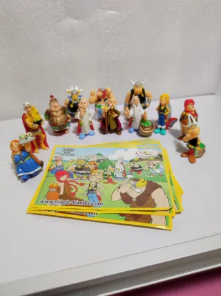 12 figuras y 9 cromos  Astérix de Obélix vikingos.