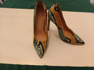 Zapatos de tacón piel serpiente talla 36