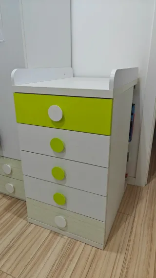 Cómoda infantil 5 cajones verde y blanco