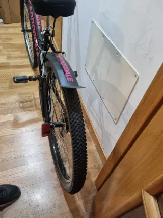 Bicicleta Cannondale negra