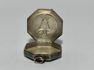 Amuleto Octogonal Virgen de Covadonga