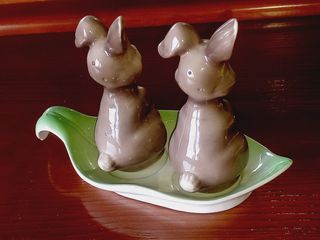 Conjunto Saleiro e Pimenteiro Cerâmica Coelhos